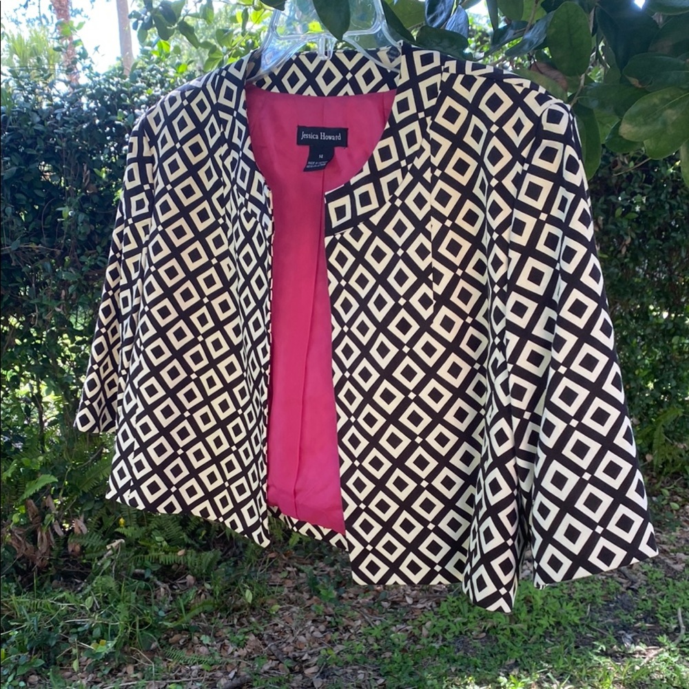Jessica Howard Black and light Cream Diamond Pattern Cropped Blazer